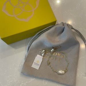 NWT Kendra Scott Elaina bracelet in ivory/pearl